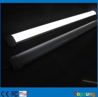 高品質のLED線形ライト PCカバーのアルミニウム合金 IP65 4フィート40W三角 LEDライト販売